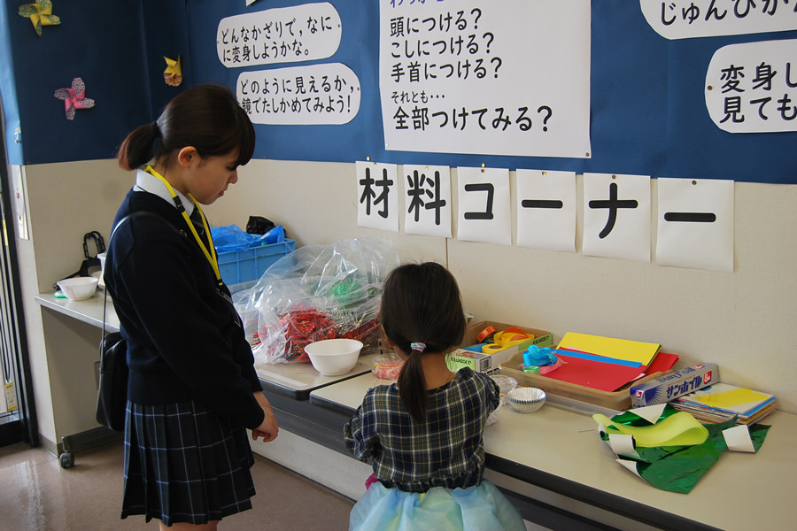 こどもと触れ合う高校生特派員の様子5